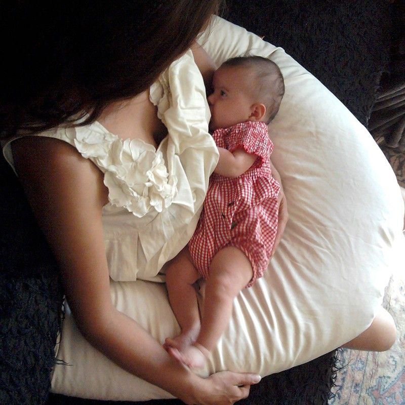 Coussin de maternit&eacute; et d'allaitement &eacute;cologique bio et v&eacute;g&eacute;tal