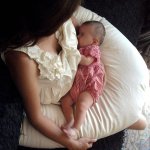 Coussin de maternit&eacute; et d'allaitement &eacute;cologique bio et v&eacute;g&eacute;tal